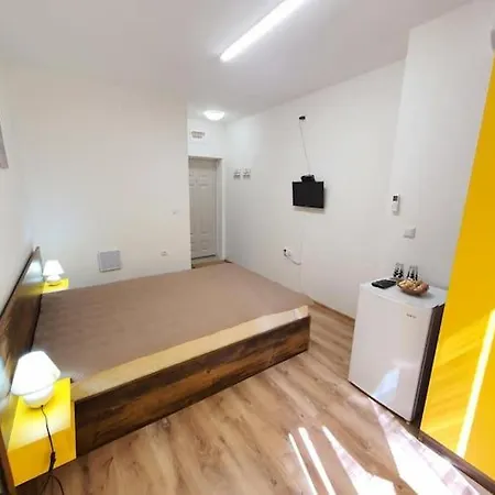 Neptun-yellow * Primorszko