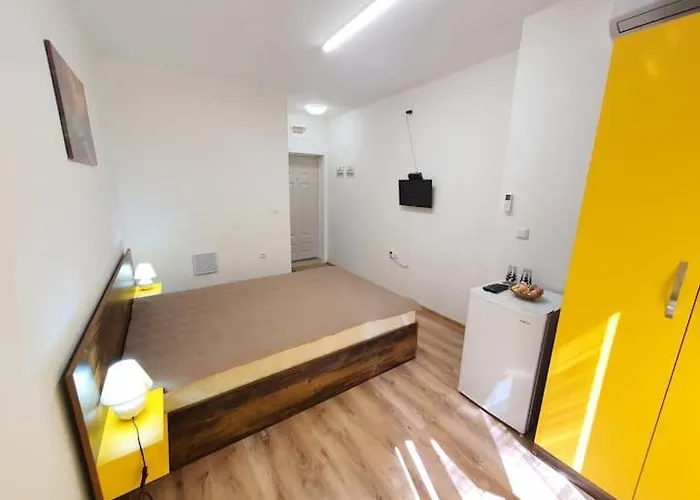 Neptun-yellow * 普里莫尔斯科